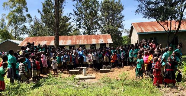 Schoolchildren-Gathering (1) Schoolchildren gather at the new well sitePoyemi